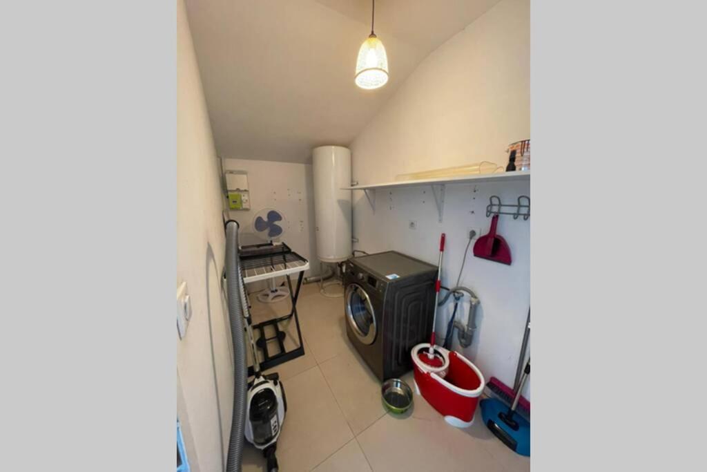 Superbe Appartement Avec 2 Chambres - 9 Personnes - Parking Prive Турнон-сюр-Рон Екстериор снимка